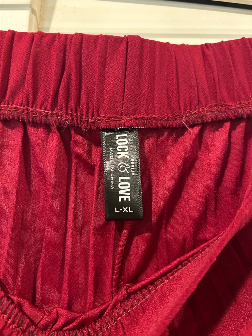 Lock & Love Women's Red Pleated Wide-Leg Pants Size L-XL - Picture 3 of 4